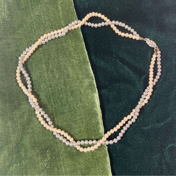 Two toned gray and creamy classic Pearl necklace - Picture 8 of 8